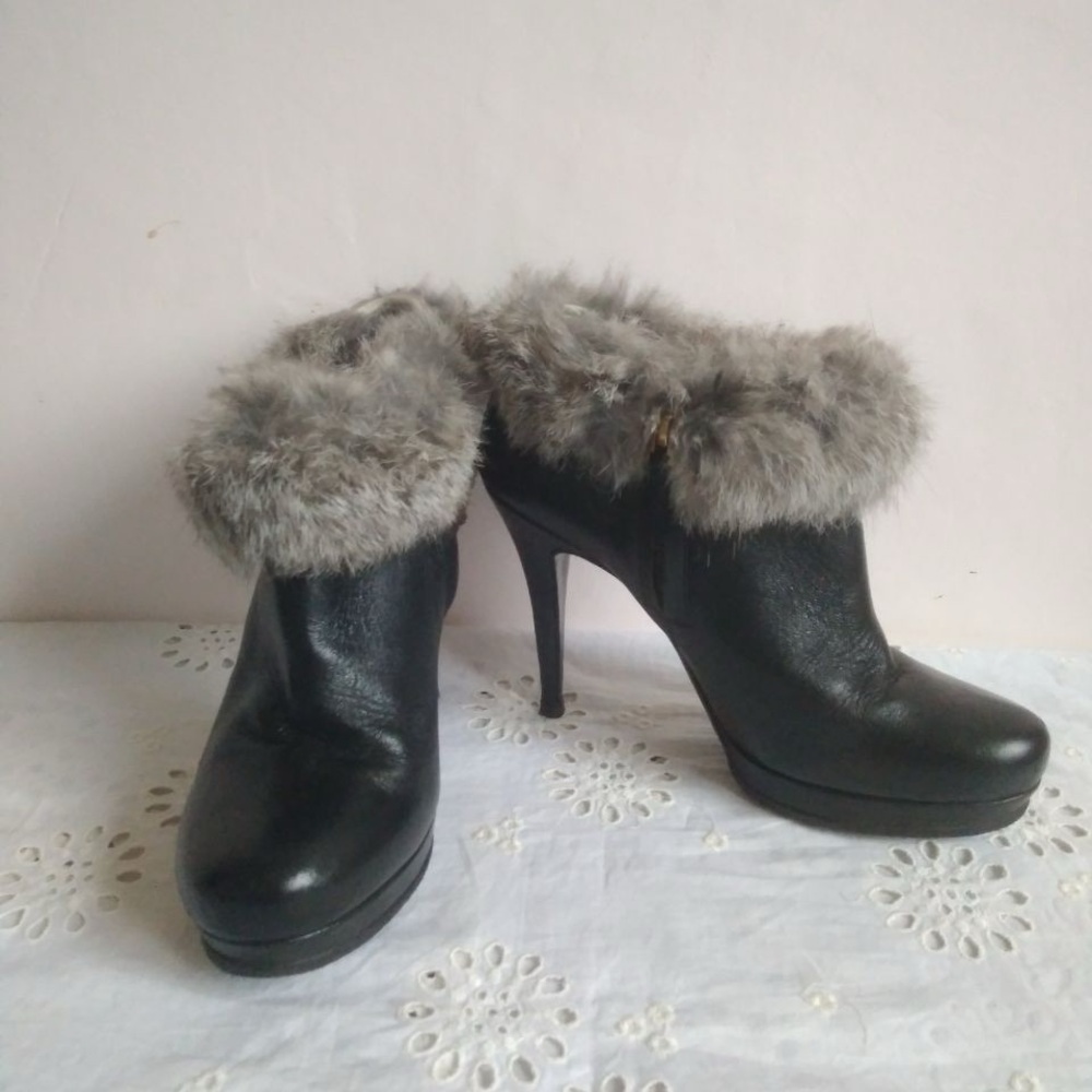 Yves Saint Laurent Black Ankle Boots with Gray Fur Trim